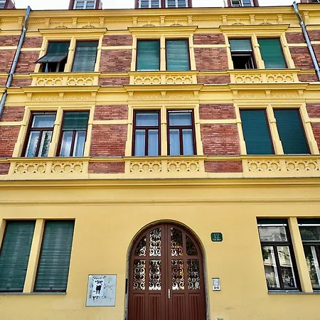 Apartman Kunstvolles Im Zentrum - Free Parking